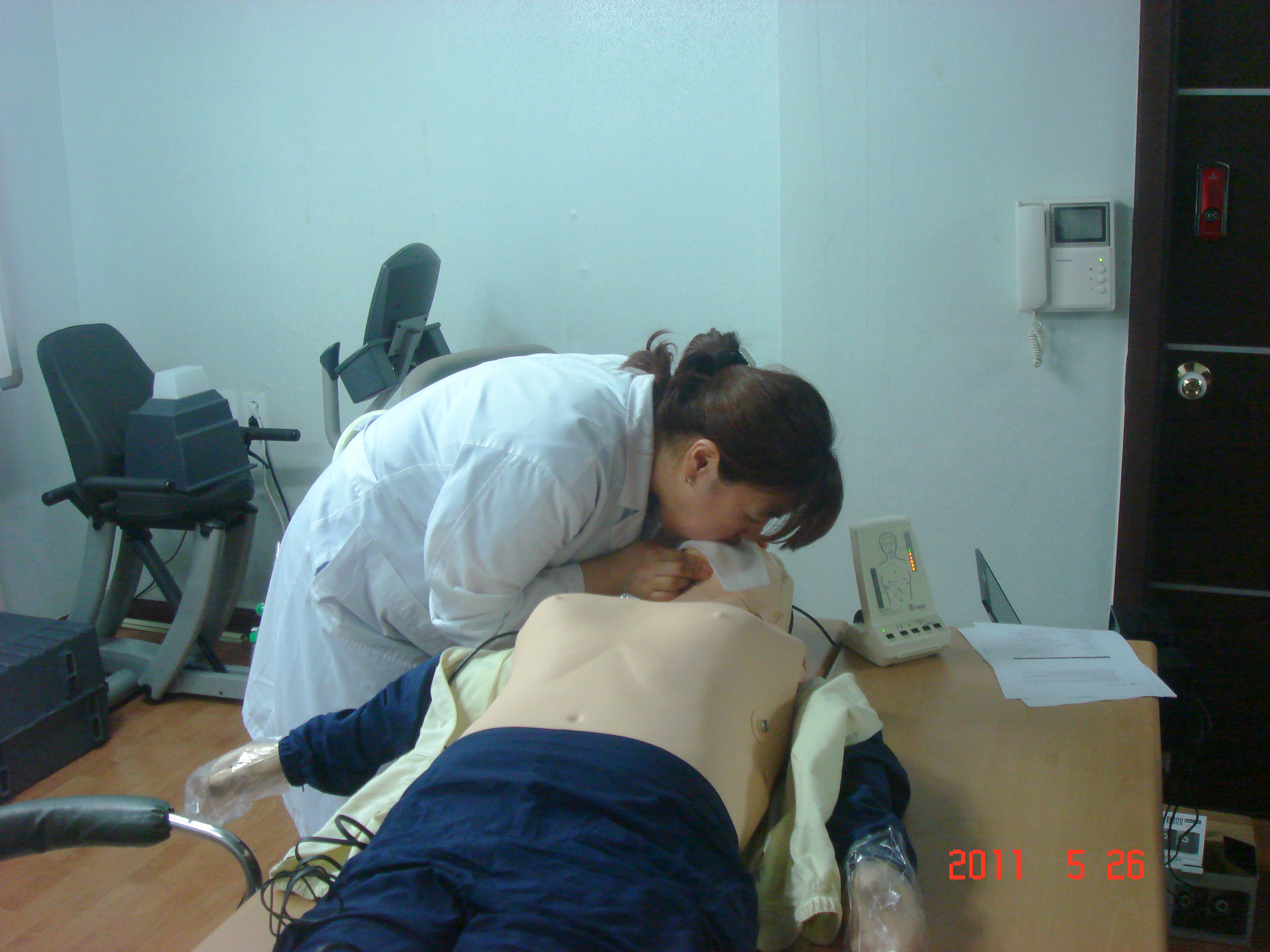 [강북점] 2011년 5월 26일 - 전직원 직무교육 실시 (심폐소생술, CPR) 게시글의 8번째 첨부파일입니다.
